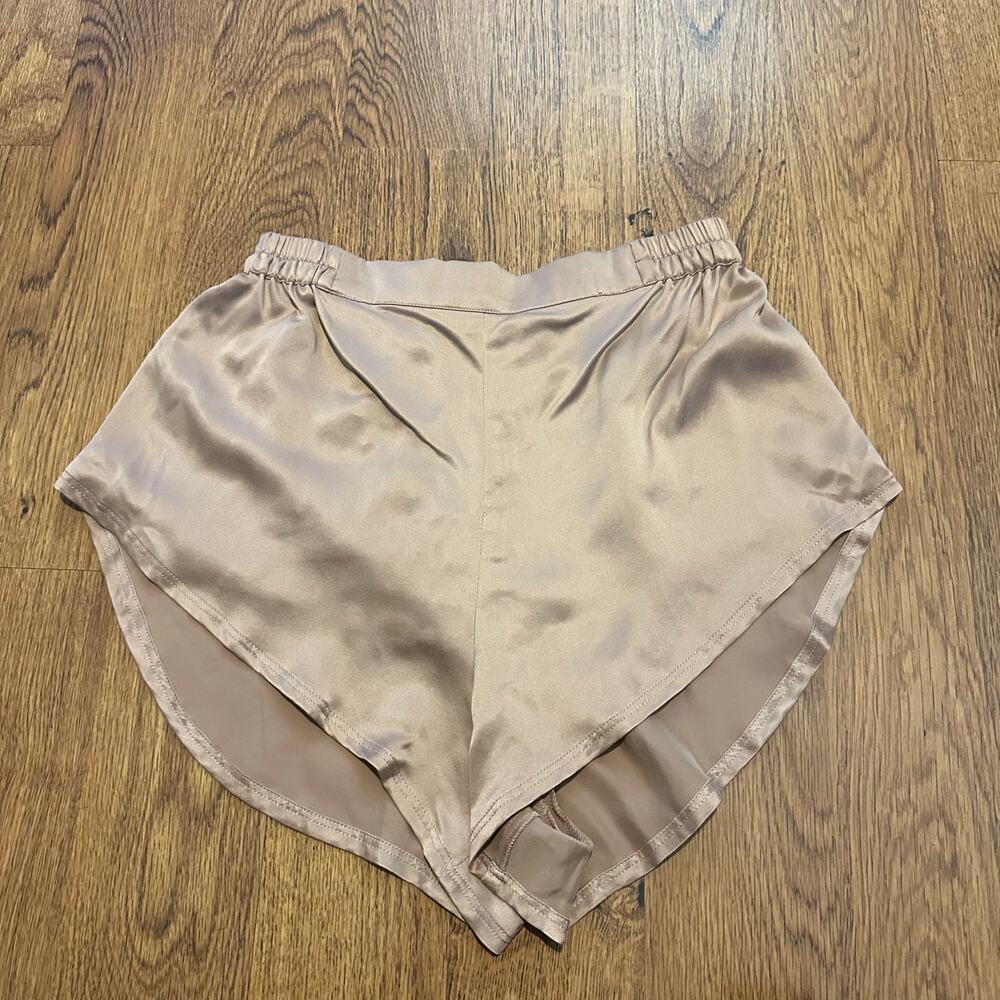Lunya women’s beige 100% silk elastic waist sexy pajama shorts size XS night